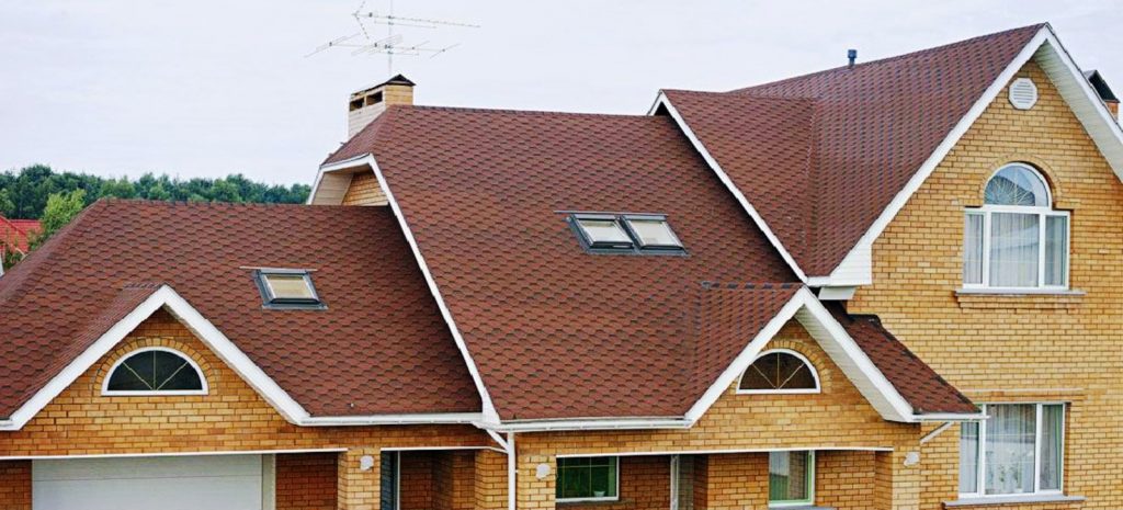 Как проектируют и строят загородные дома и можно ли на этом заработать. Разбираем риски, затраты и логику инвестиций.