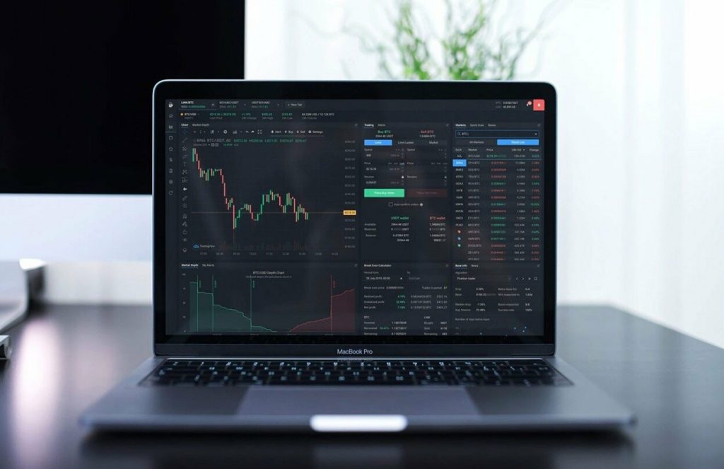 Торговая платформа Forex — программное обеспечение с возможностью доступа к торговому терминалу через интернет с любого компьютера, имеющего интернет